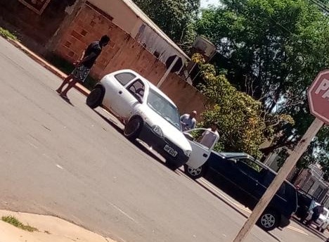 Acidente ocorreu na esquina da Cândido Garcia de Lima