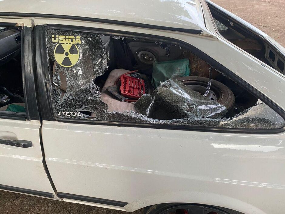 Mãe descobre importunação sexual contra filha e quebra carro de suspeito