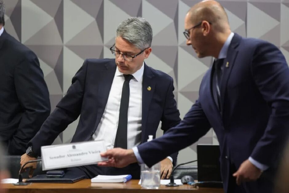 Senador criticou carona em jatinhos pagos pelo crime 