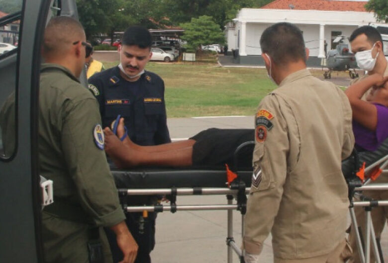 O resgate foi realizado pelas equpes do Corpo de Bombeiros e da Marinha