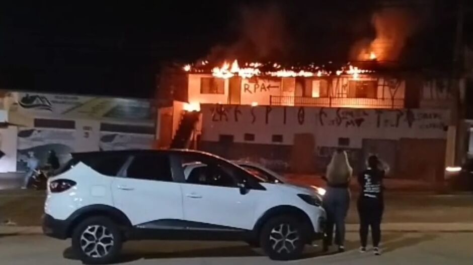 Fogo consumiu prédio 