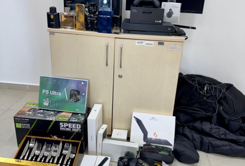 Diversos produtos são encontrados em casa de servidora e tercerizados