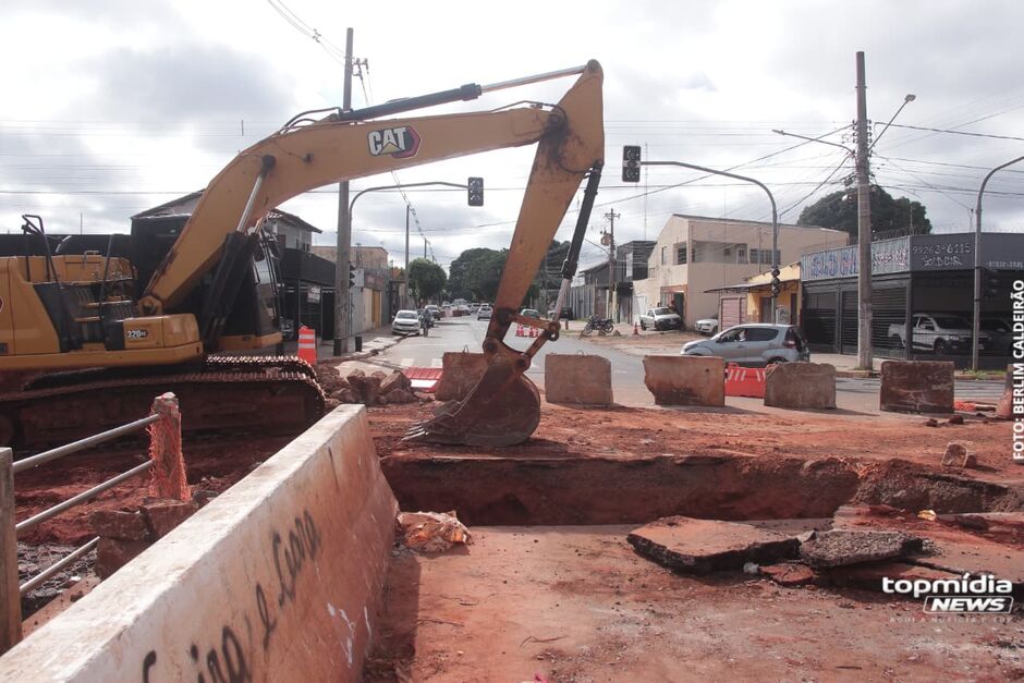 Obras que nunca terminam trazem preju&iacute;zos aos comerciantes h&aacute; mais de um ano