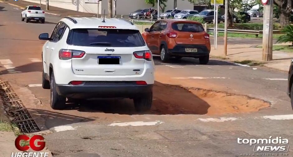 Buraco &eacute; largo e fundo 