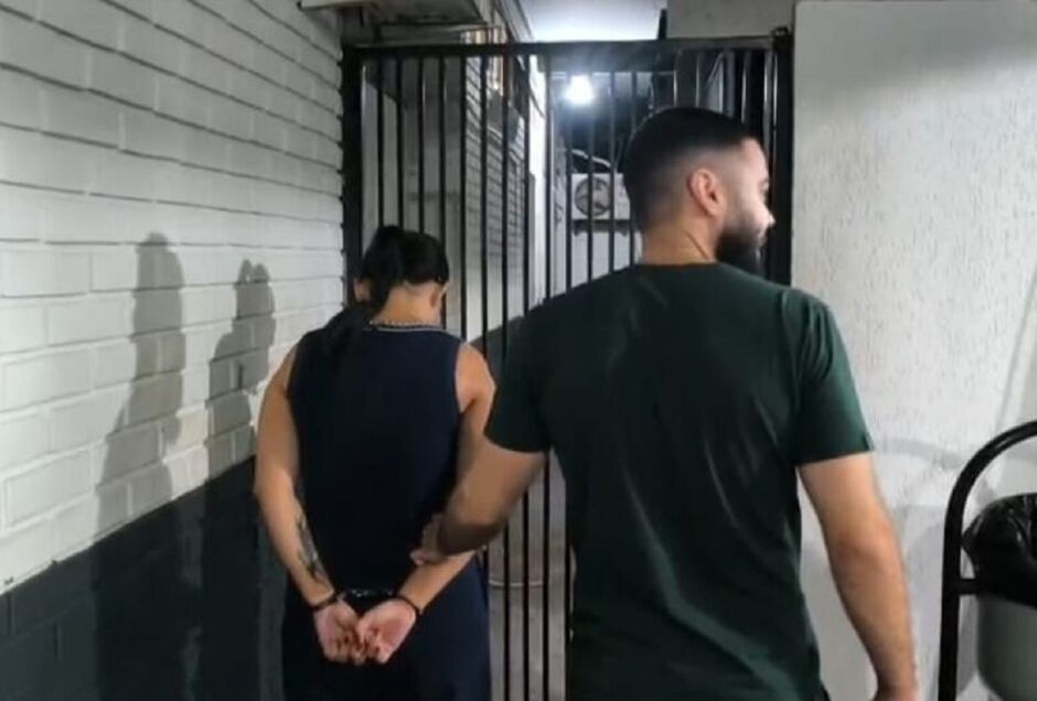 Mulher foi presa em flagrante