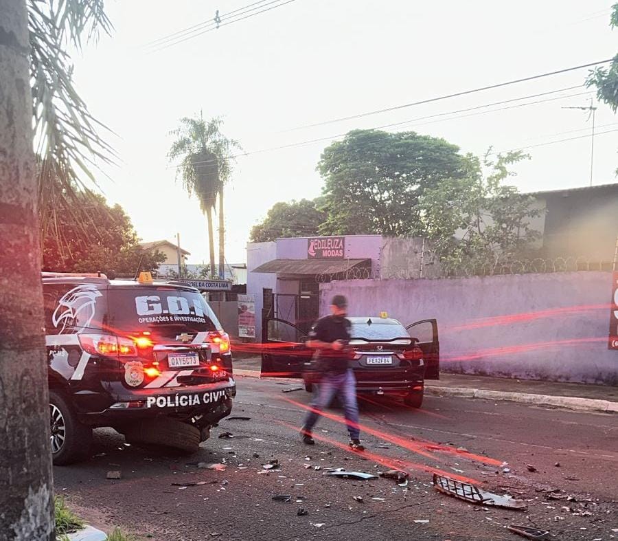 Motorista foi preso em flagrante ap&oacute;s atingir viatura do GOI