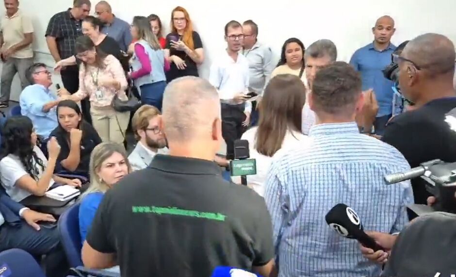 Adriane virou as costas para rep&oacute;rter 