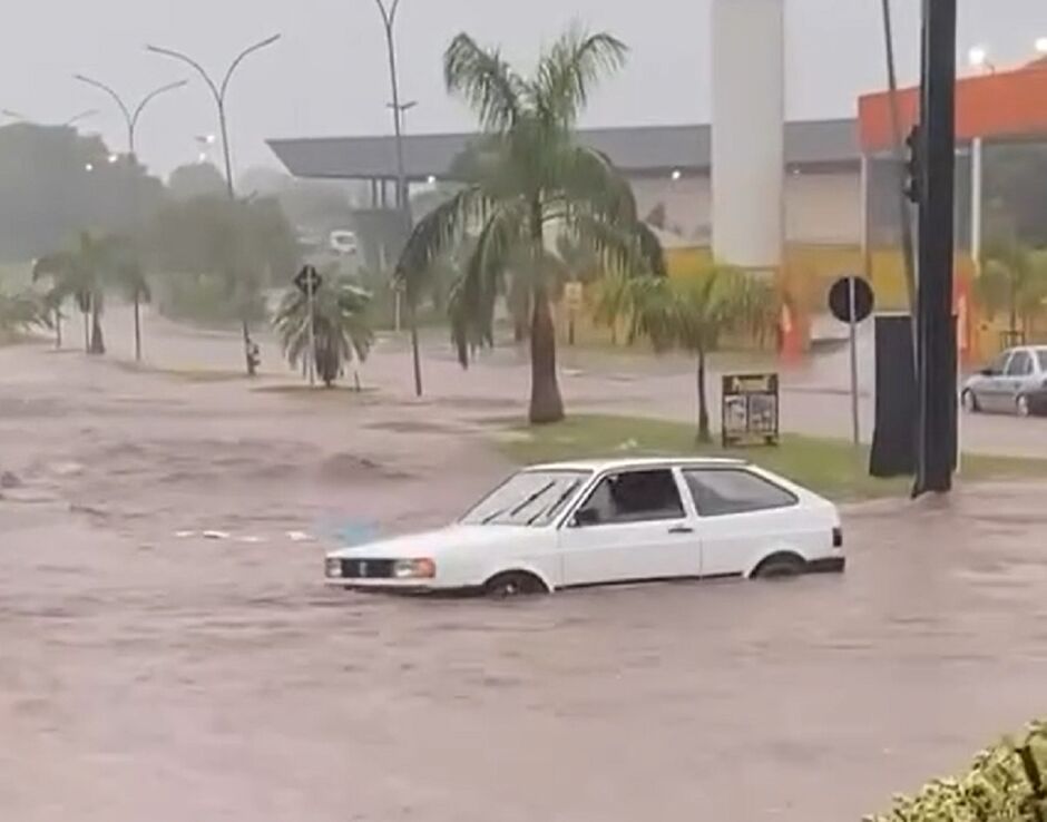 Chuva foi r&aacute;pida, mas intensa 