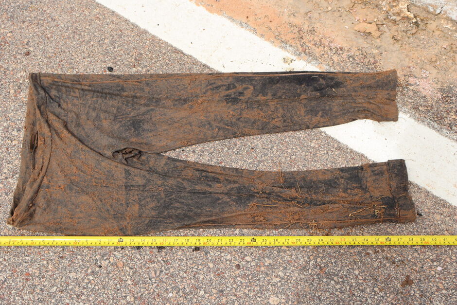 Pol&iacute;cia identificou que a v&iacute;tima usava cal&ccedil;a de moletom preta