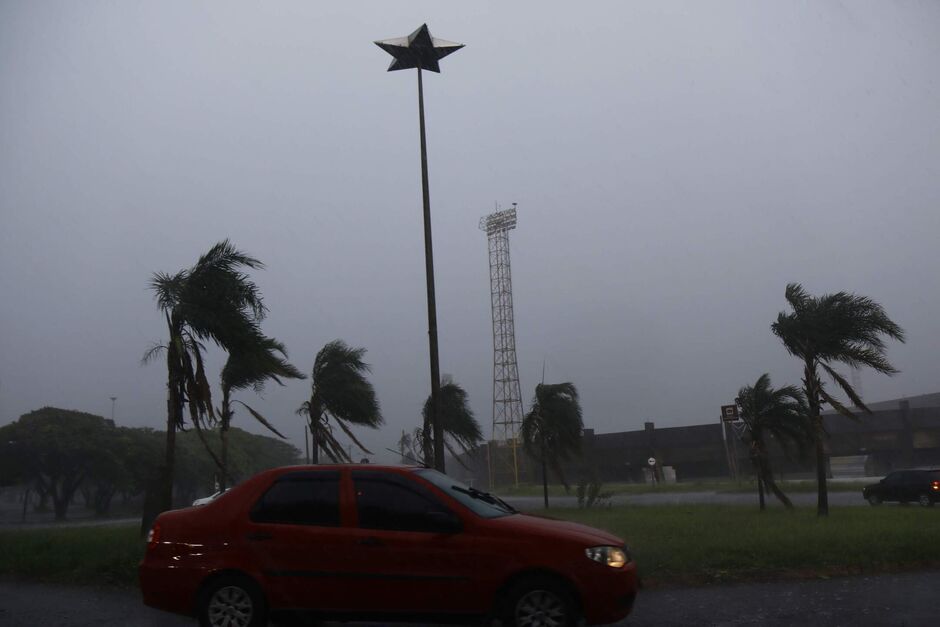 Temporal &agrave; vista: alerta prev&ecirc; ventos de at&eacute; 100 km/h e risco de alagamentos em MS