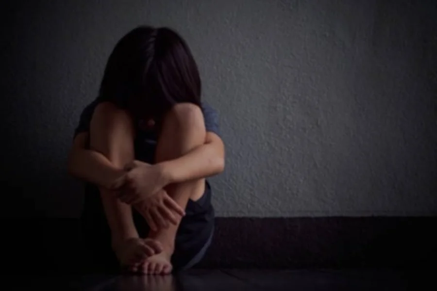 Homem de 38 anos estupra e engravida menina de 11
