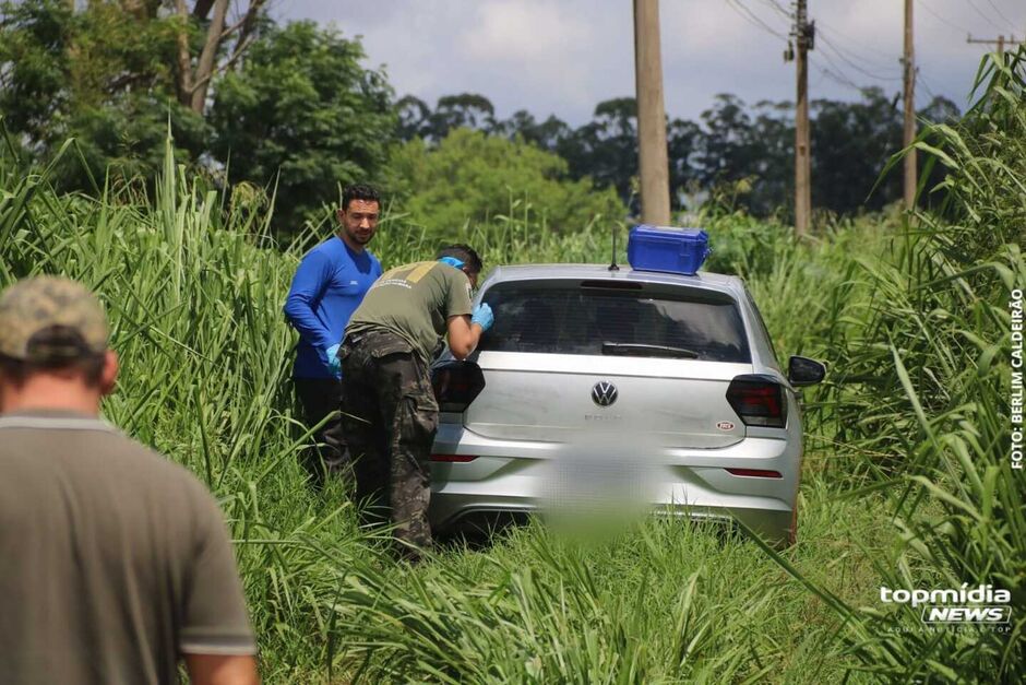 Carro abandonado no bairro Col&uacute;mbia pode ser da mulher encontrada morta no Inferninho