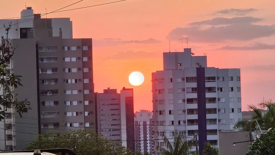 Calor e umidade baixa marcam o s&aacute;bado