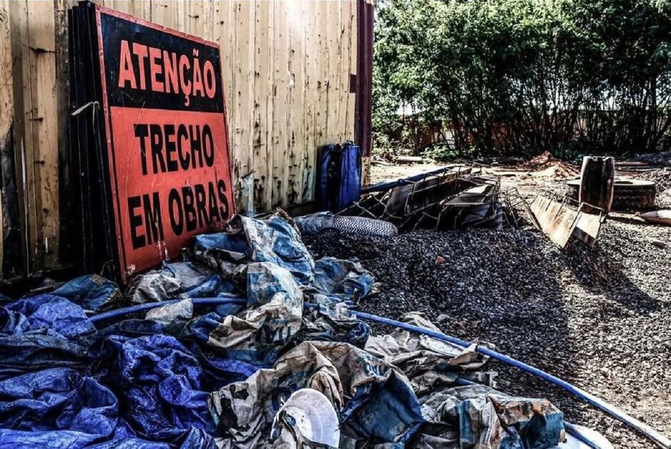 Apenas duas ruas foram asfaltadas