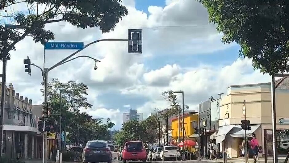 Sem&aacute;foros desligados em plena tarde 