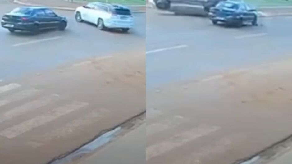 O carro acabou tombando com a for&ccedil;a do impacto