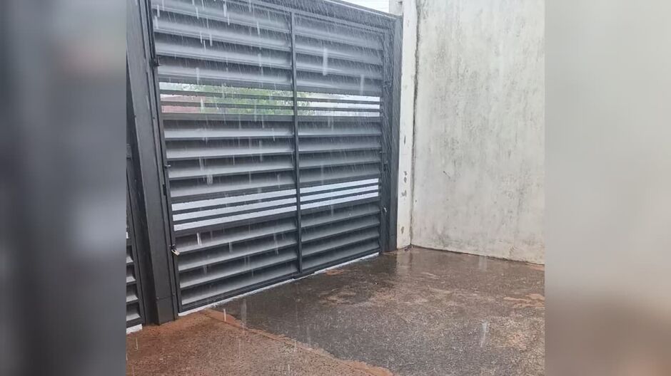 'Chuvou, ventou e granizou': Campo Grande debaixo d'&aacute;gua neste domingo