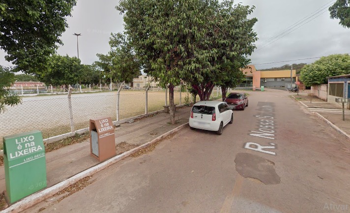 Pra&ccedil;a onde individuo desacatou policiais e fez gestos obsenos