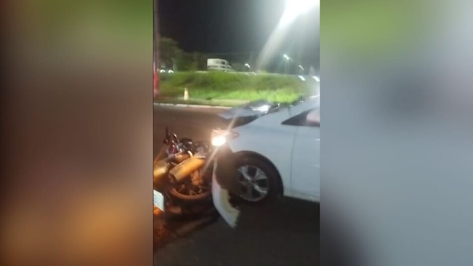O motociclista n&atilde;o resistiu &agrave; colis&atilde;o e morreu no local do acidente