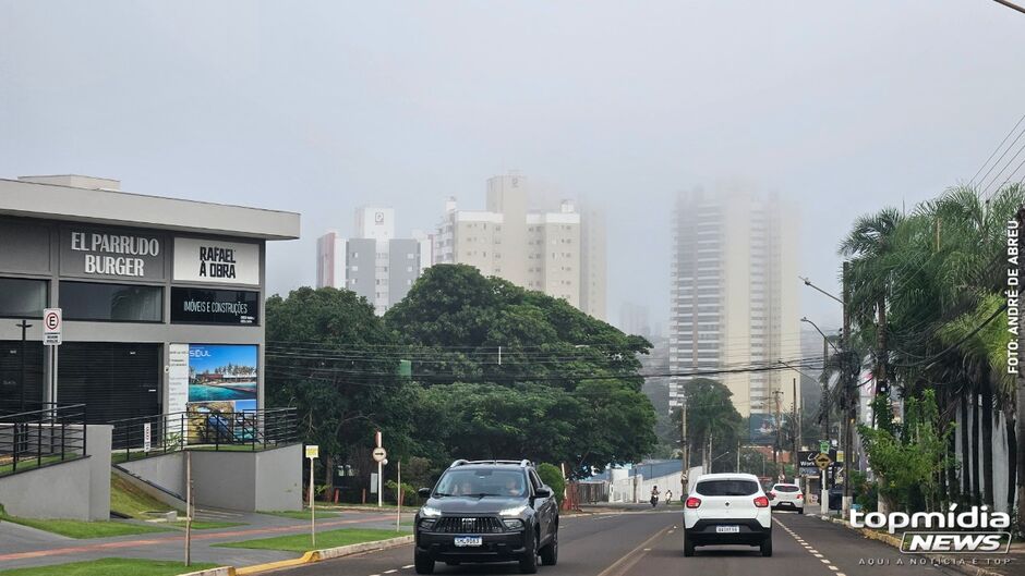 Dia amanheceu com nevoeiro em Campo Grande