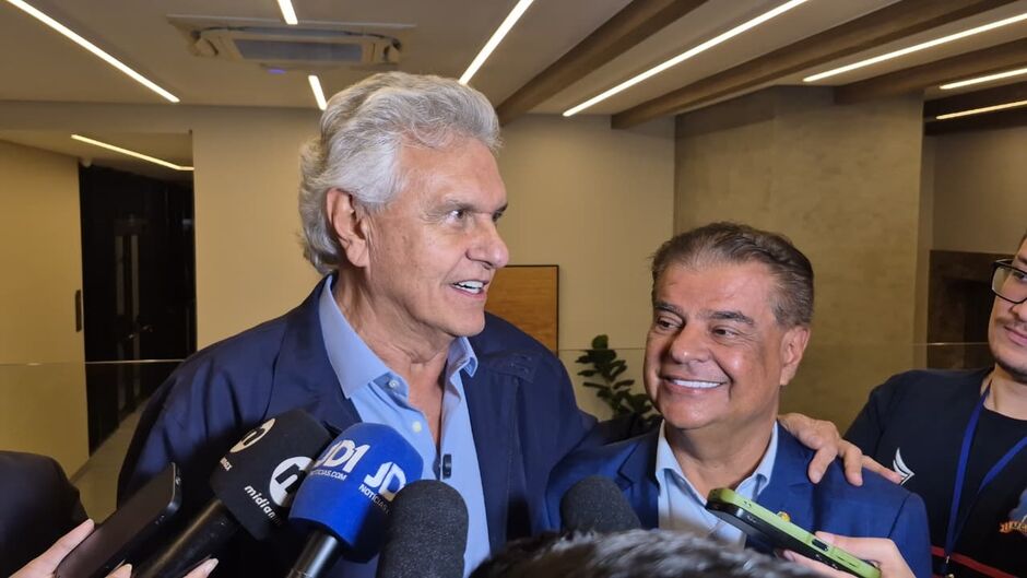Caiado ignora crise de Fl&aacute;vio Bolsonaro 