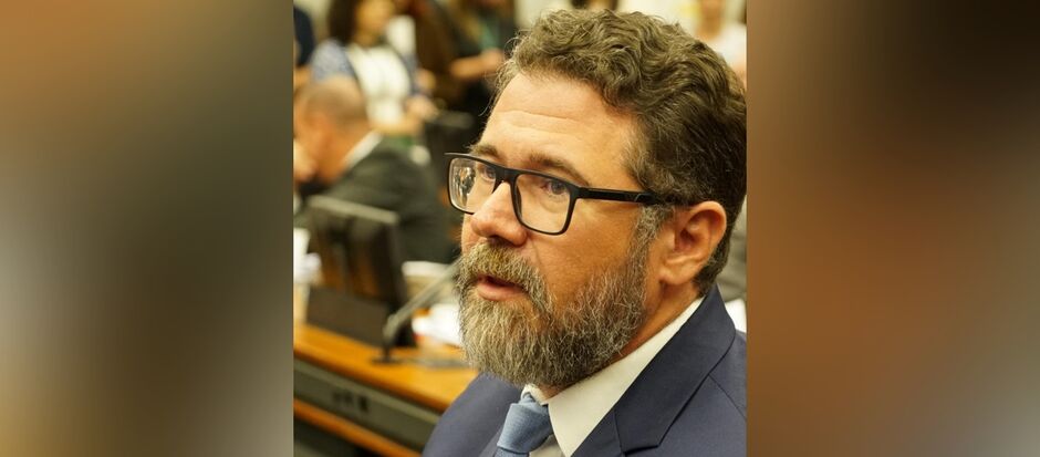 Pollon diz que sistema quer calar oposi&ccedil;&atilde;o 