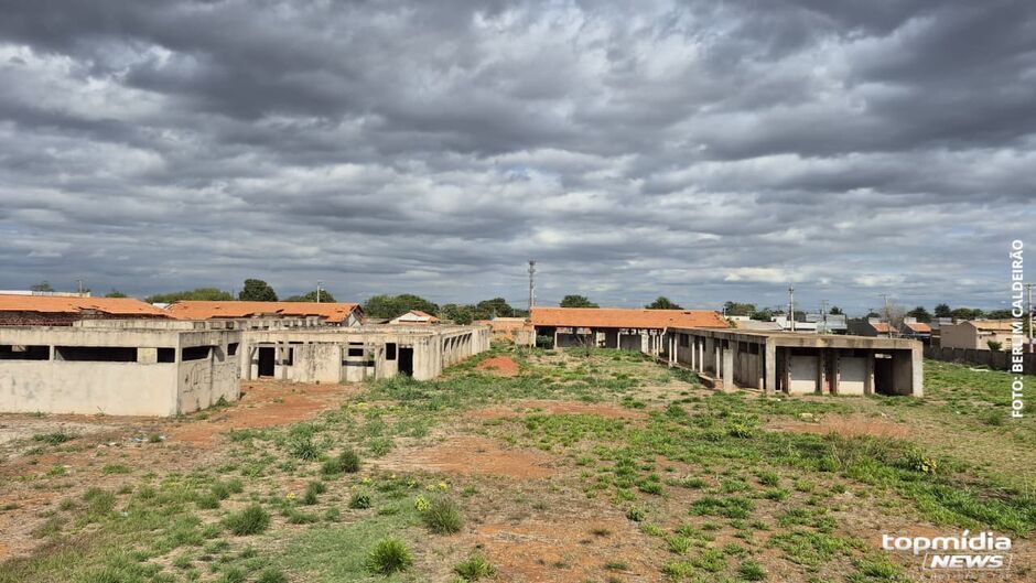 Estrutura j&aacute; construida ficou abandonada por anos