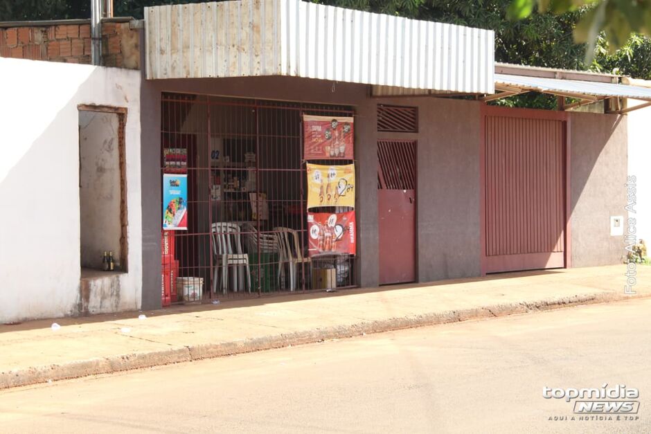 V&iacute;tima, que portava um fac&atilde;o e um soco ingl&ecirc;s, teria avan&ccedil;ado contra o propriet&aacute;rio do estabelecimento