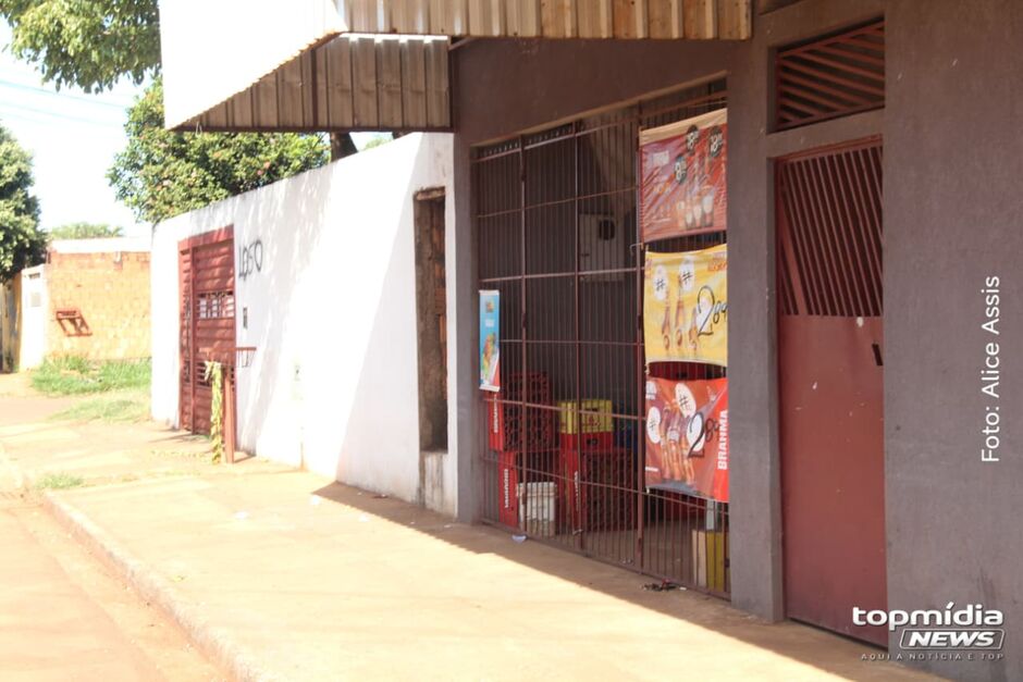 V&iacute;tima, que portava um fac&atilde;o e um soco ingl&ecirc;s, teria avan&ccedil;ado contra o propriet&aacute;rio do estabelecimento