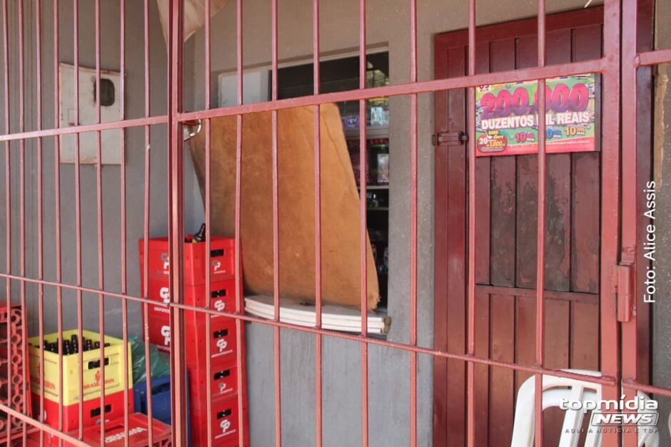 V&iacute;tima, que portava um fac&atilde;o e um soco ingl&ecirc;s, teria avan&ccedil;ado contra o propriet&aacute;rio do estabelecimento