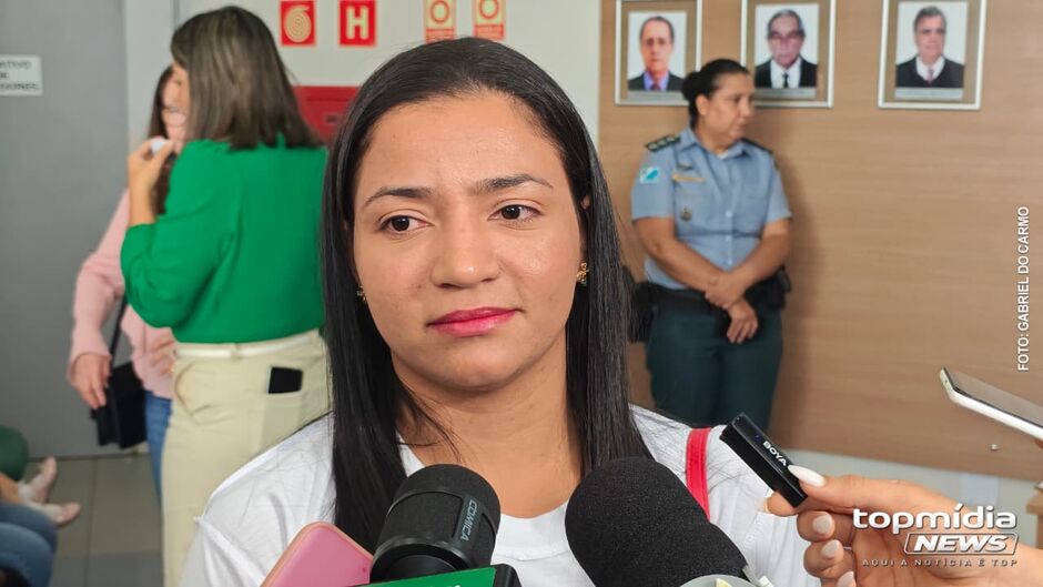Wesla acompanha julgamento no F&oacute;rum em Campo Grande