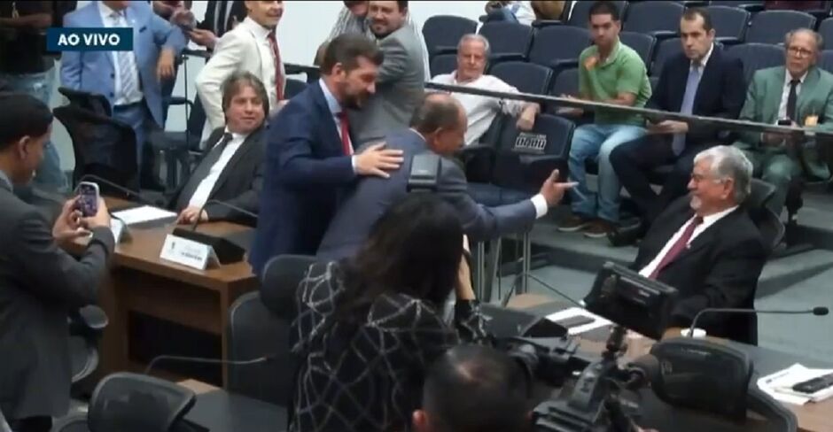 Deputado se irritou com palavreado de Zeca