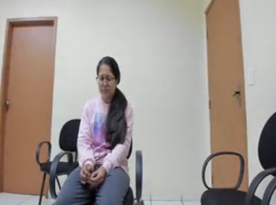 V&iacute;tima teve a camiseta atingida pelas chamas e recebeu ajuda da filha para conter a combust&atilde;o