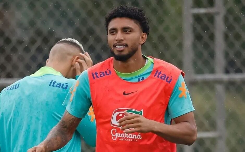 Meio-campo &eacute; testado na lateral direita