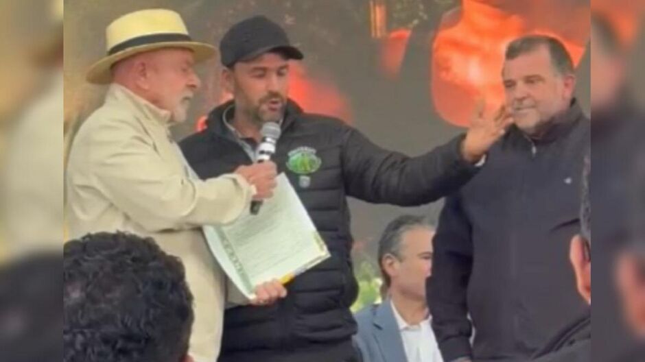 Lula entregou certificado a cooperativas