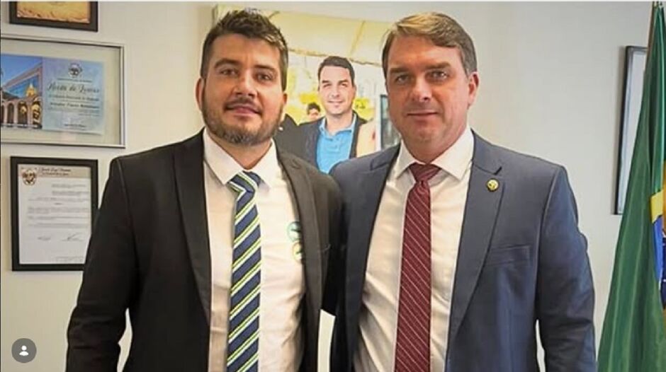 Tavares disputa elei&ccedil;&atilde;o em meio a processo