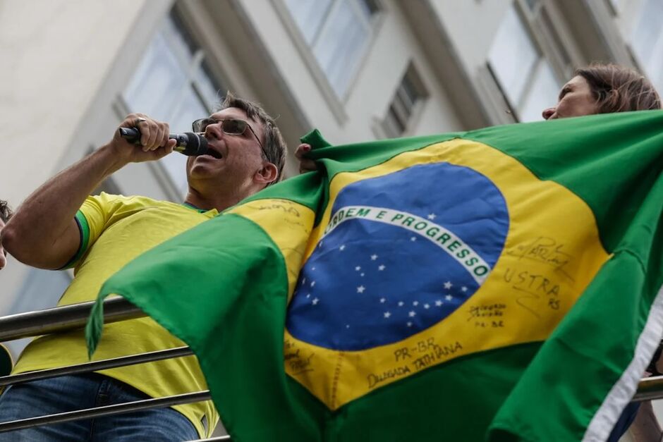 Fl&aacute;vio foi alvo de ataques nas redes sociais