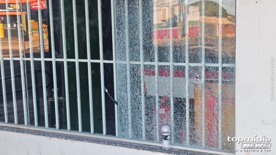 Arma apreendida no local