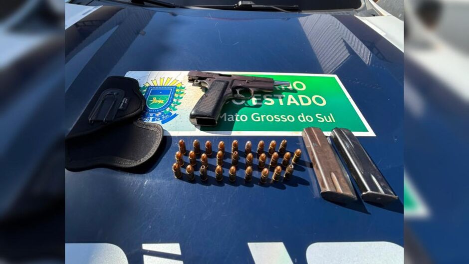 Foram apreendidas uma pistola e 28 muni&ccedil;&otilde;es n&atilde;o deflagradas com o homem 