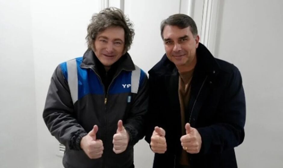 Milei e Fl&aacute;vio Bolsonaro