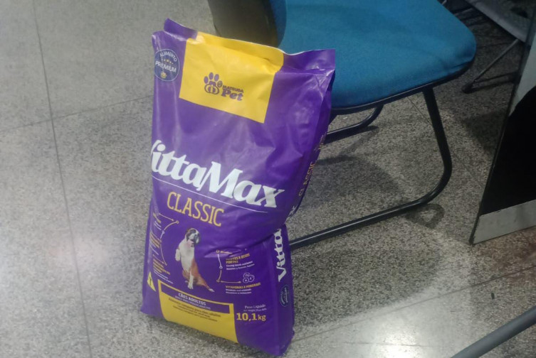 Saco de ra&ccedil;&atilde;o furtado de estabelecimento