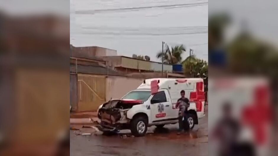 Viatura ficou bastante danificada 