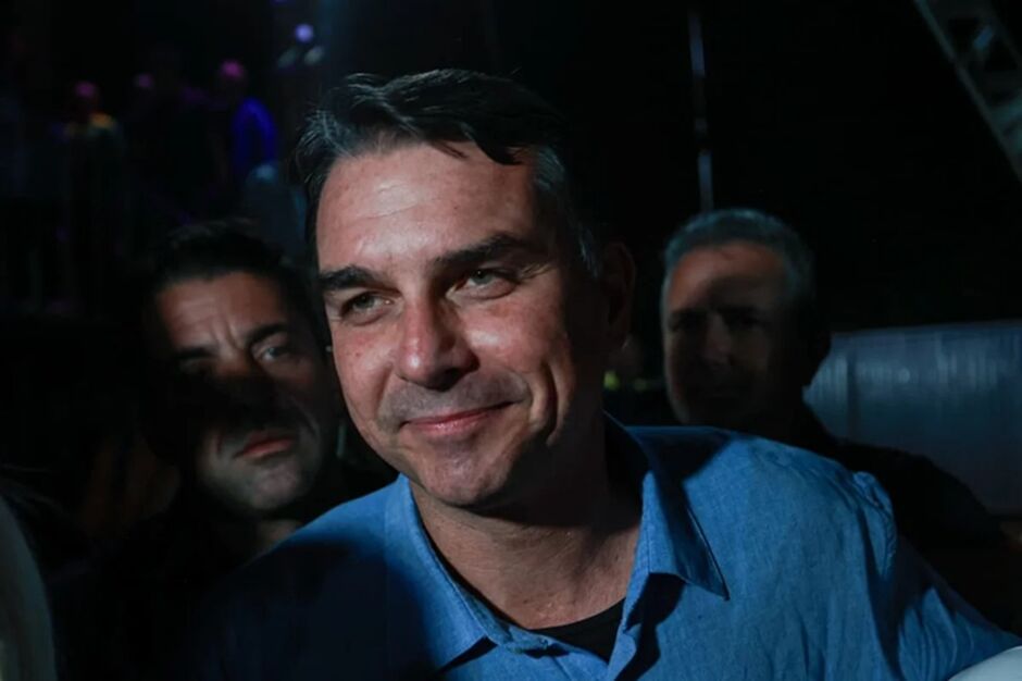 Fl&aacute;vio se recupera em pesquisa