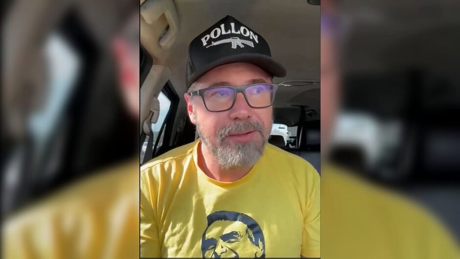 Pollon vota errado, mas corrige 