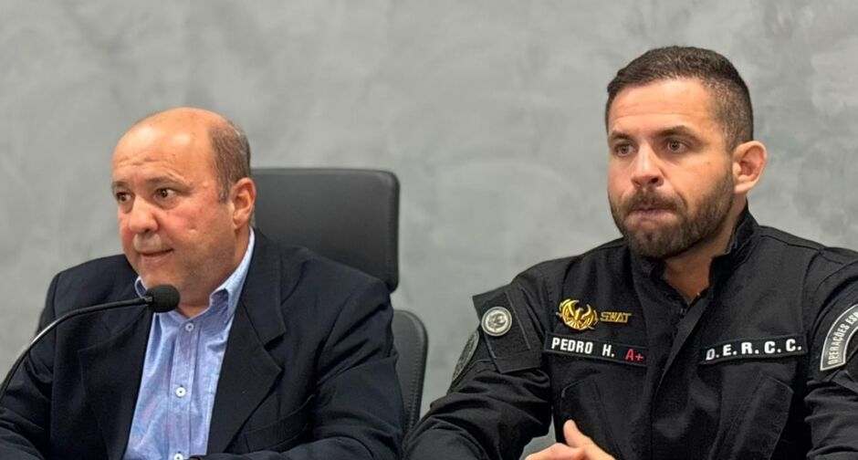 Ivan Barreira do Departamento de Pol&iacute;cia Especializada e o delegado Pedro Cunha, respons&aacute;vel pela Delegacia Especializada de Repress&atilde;o a Crimes Cibern&eacute;ticos (DERCC)