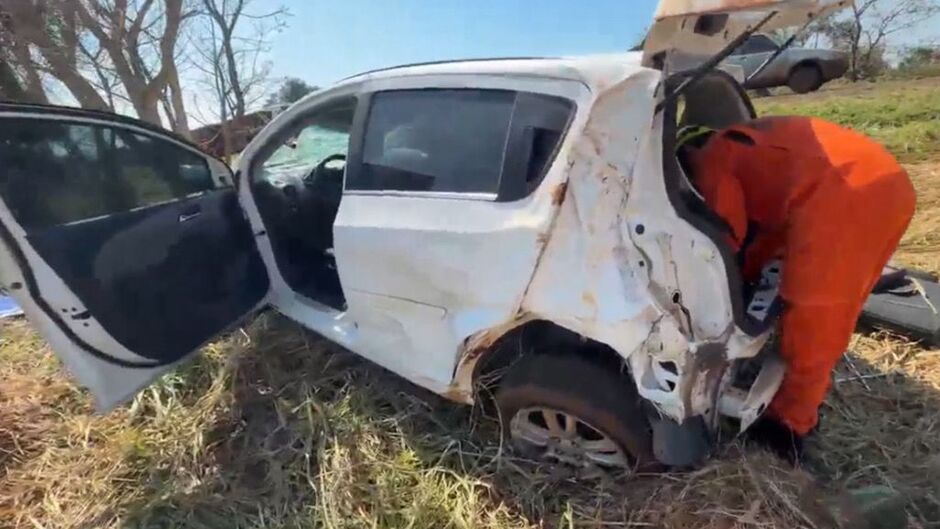 Apesar do susto, o condutor foi socorrido apenas com dores e escoria&ccedil;&otilde;es