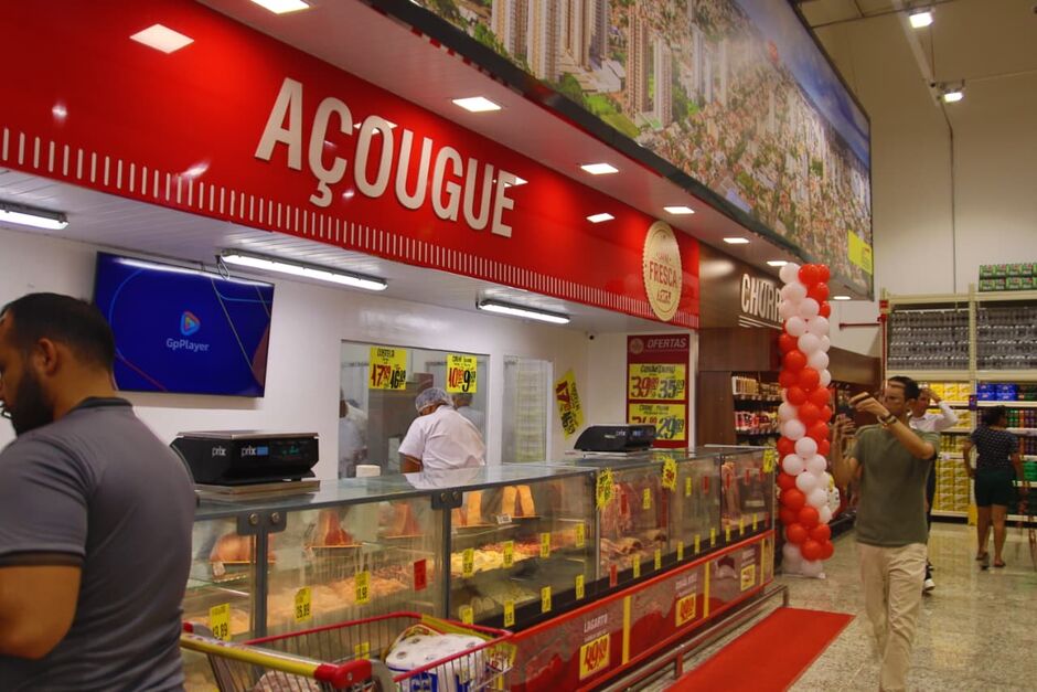 Clientes madrugaram para aproveitar ofertas de inaugura&ccedil;&atilde;o do Fort Nasser