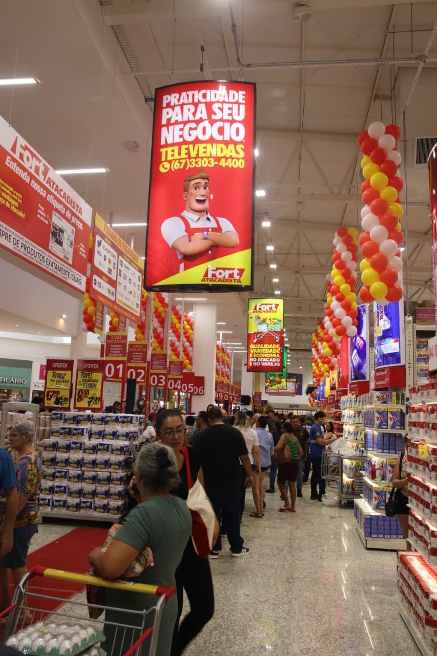 Clientes madrugaram para aproveitar ofertas de inaugura&ccedil;&atilde;o do Fort Nasser