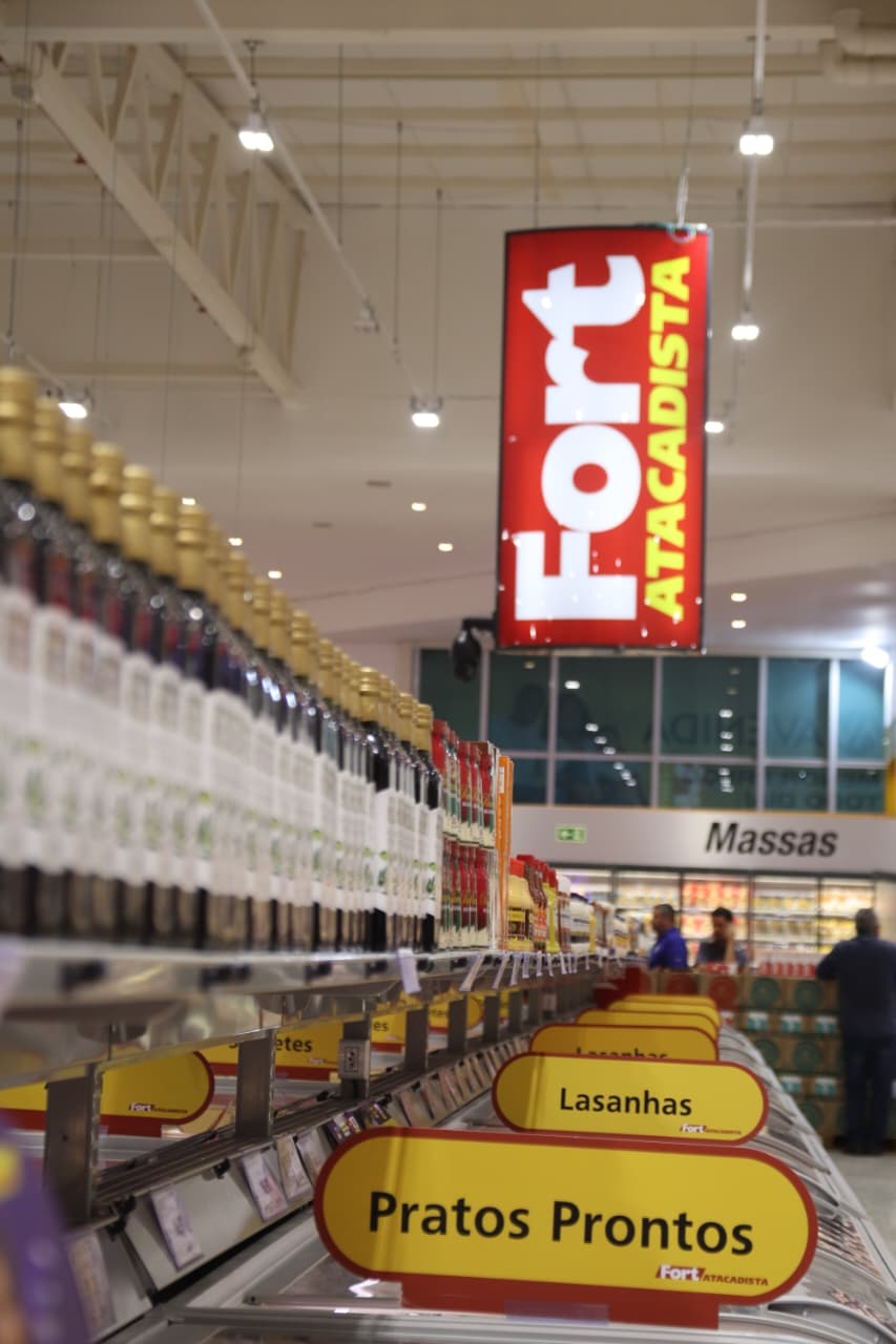 Clientes madrugaram para aproveitar ofertas de inaugura&ccedil;&atilde;o do Fort Nasser