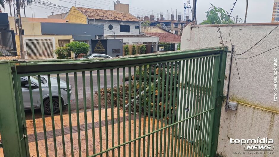 Porta danificada ser&aacute; trocada; or&ccedil;amento ficou em R$ 5 mil